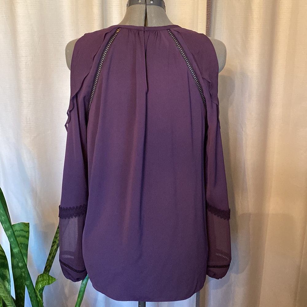 Beautiful Ramy Brook cold shoulder blouse - Picture 4 of 9